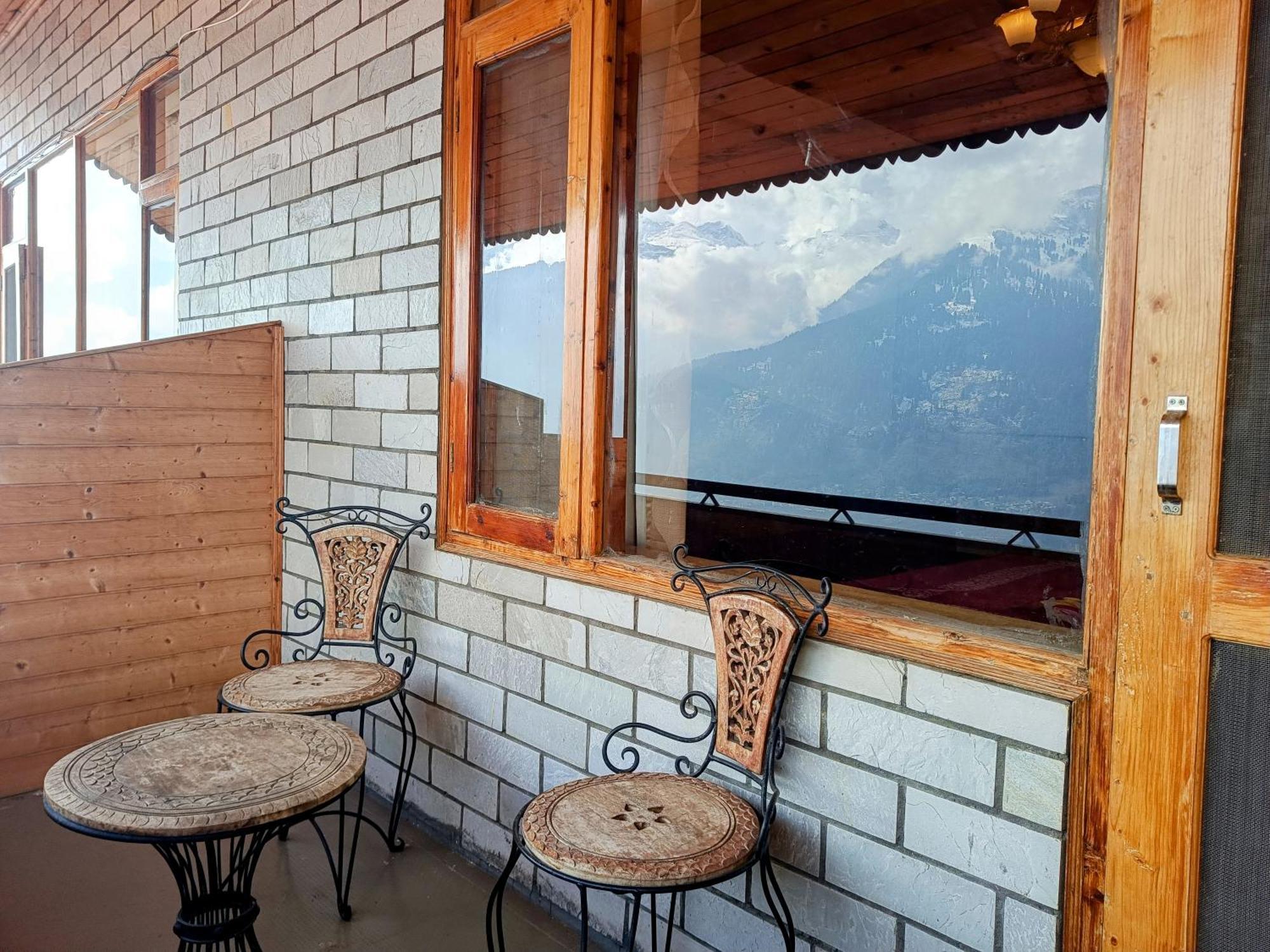 Mother Tree Inn & Cafe Manali  Exterior photo