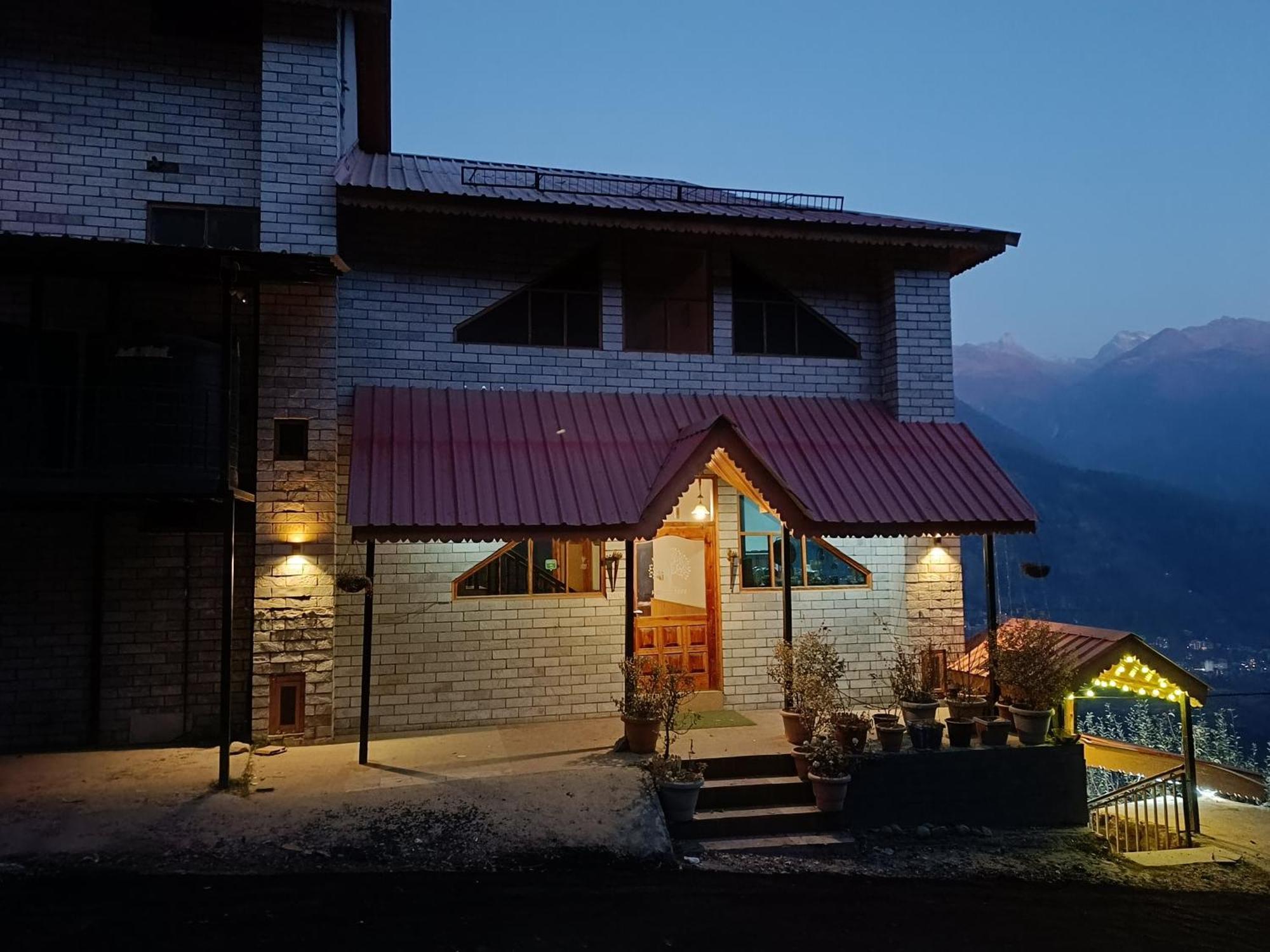 Mother Tree Inn & Cafe Manali  Exterior photo